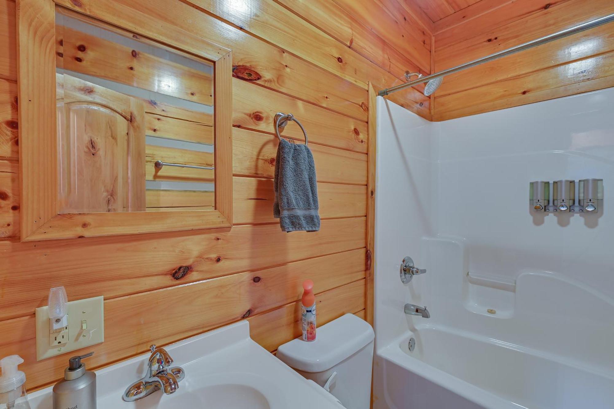 Pet-Friendly Cabin With Hot Tub In Daniel Boone Nf Beattyville Exterior photo