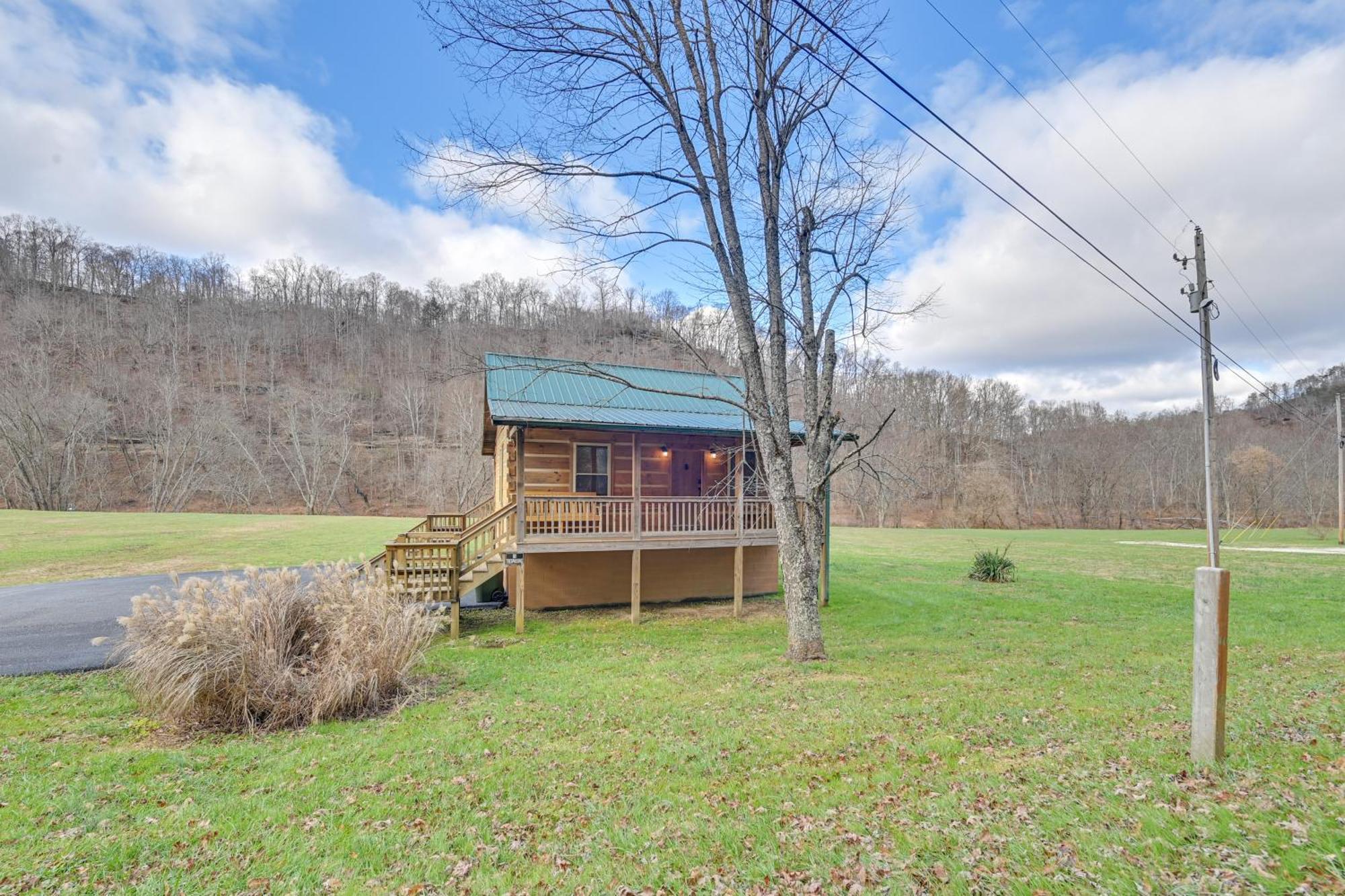 Pet-Friendly Cabin With Hot Tub In Daniel Boone Nf Beattyville Exterior photo