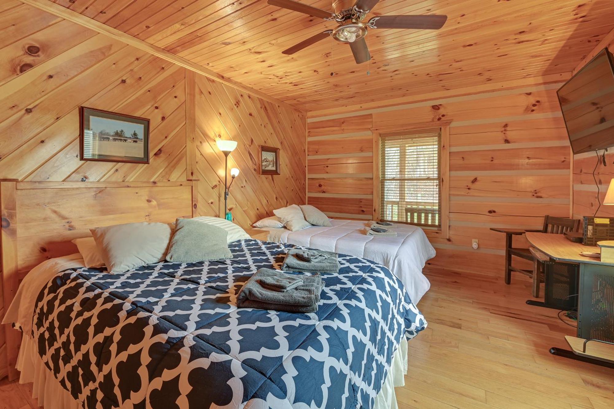 Pet-Friendly Cabin With Hot Tub In Daniel Boone Nf Beattyville Exterior photo